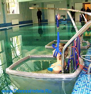 Лечебный бассейн санатория Белая Акация в Одессе Подводное вытяжение позвоночника